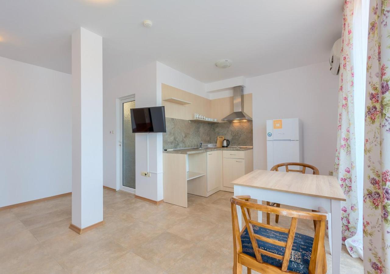 אלניטה Robinson Beach Apartments מראה חיצוני תמונה