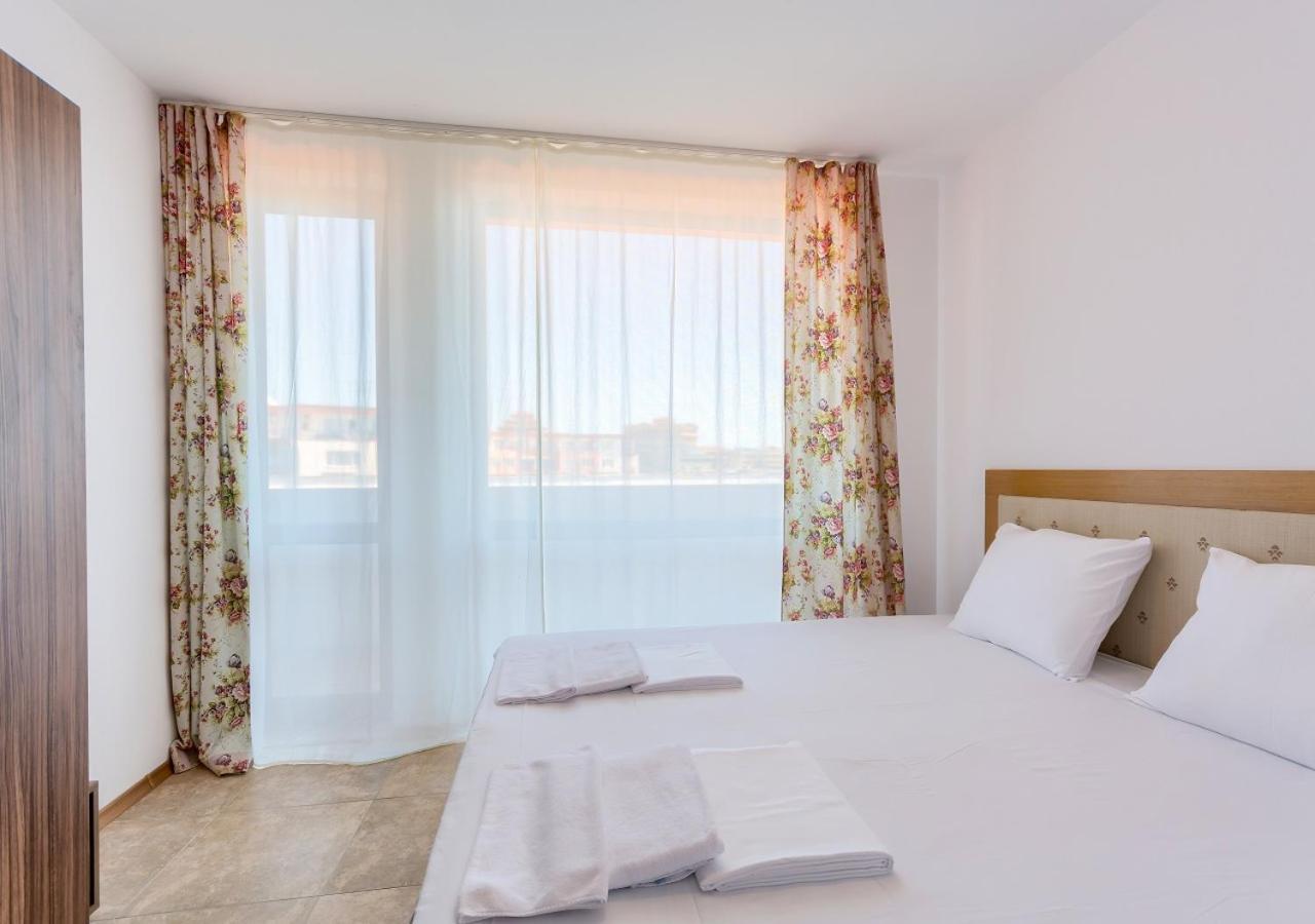 אלניטה Robinson Beach Apartments מראה חיצוני תמונה
